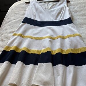 EUC- Anne Klein flowy dress with pockets and lining